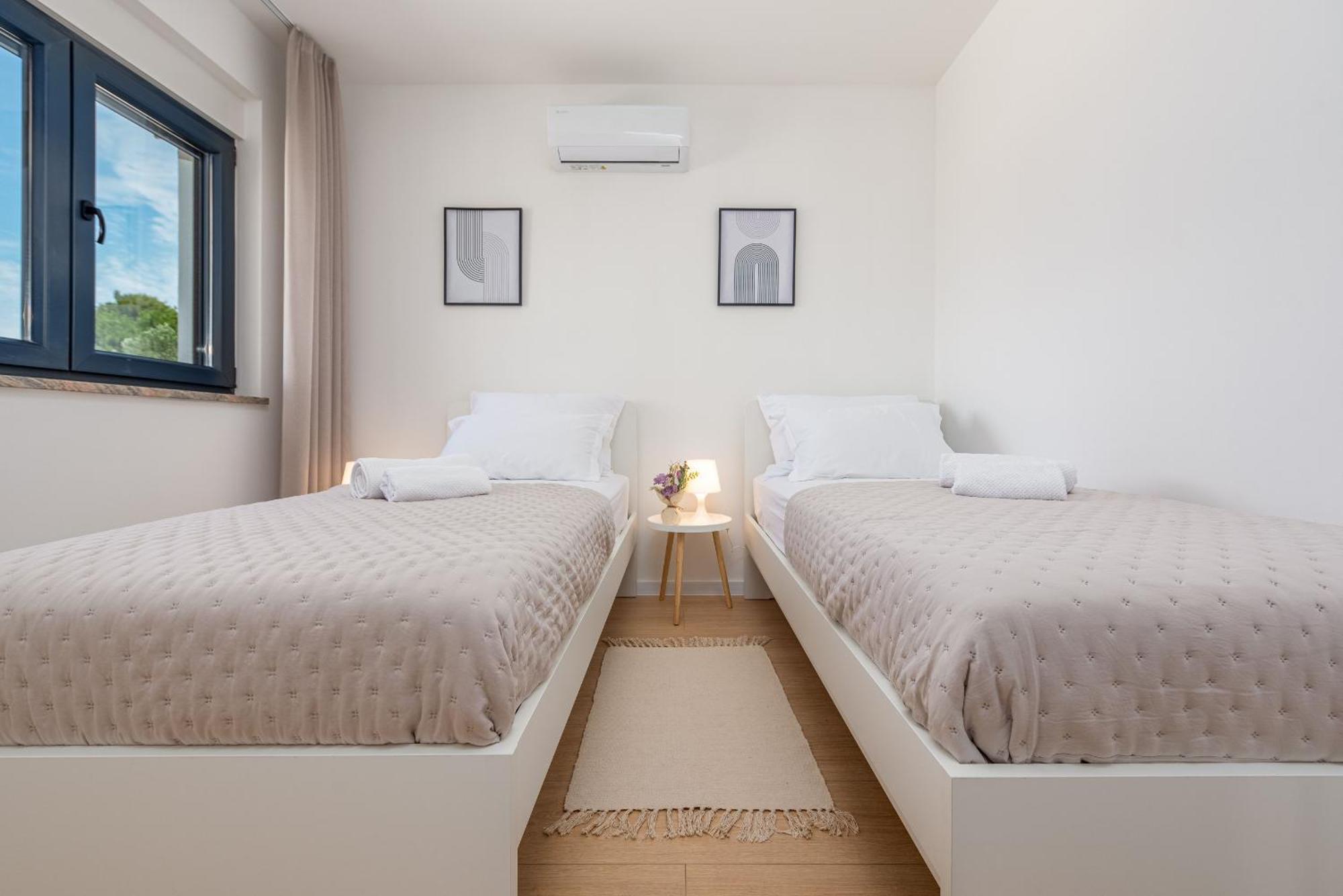Pava Zadarvillas *